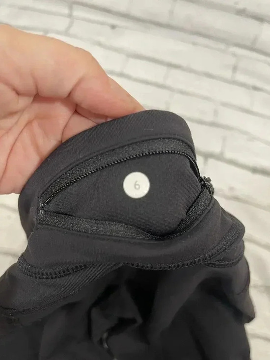 Lululemon Black Crop Leggings Back Zipper Pocket Size 6 - Picture 5 of 5